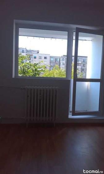 Garsonieră decomandată în Tei