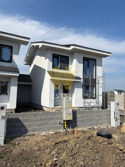 Apartament cu 4 camere decomandat în Moșnița Nouă
