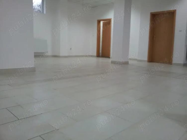 Spațiu comercial, de 200 mp, în Central