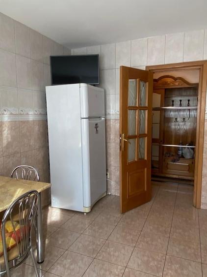 Apartament cu 3 camere decomandat în Berceni