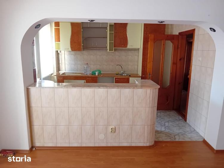 Apartament cu 4 camere decomandat în Central