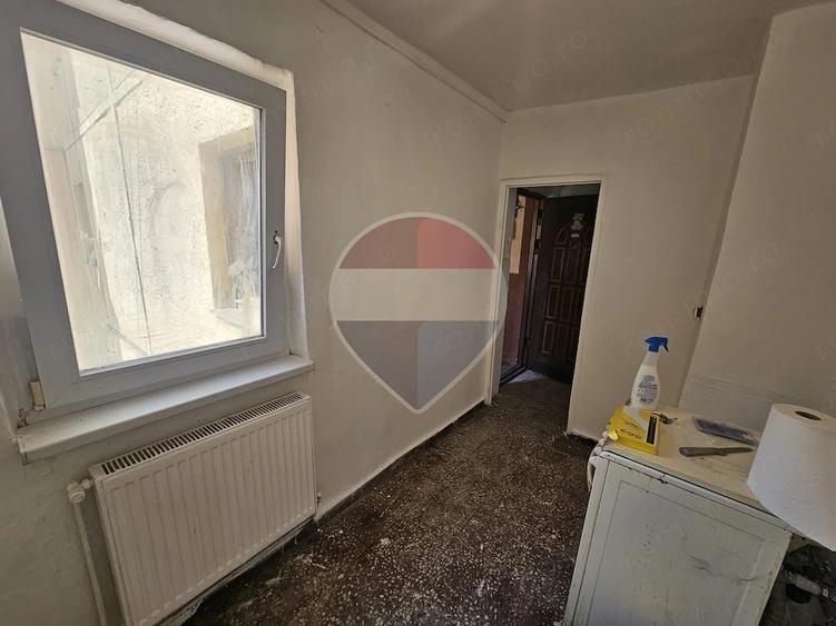 Garsonieră decomandată în Central