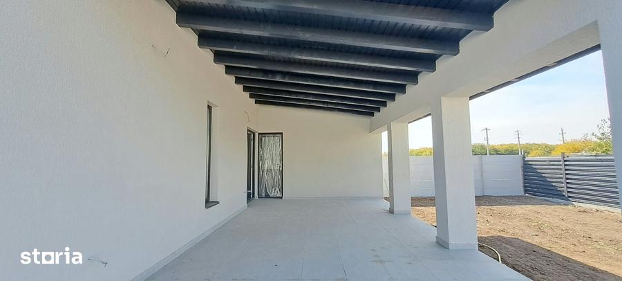 Casă cu 4 camere cu Teren 484 Mp în Joița