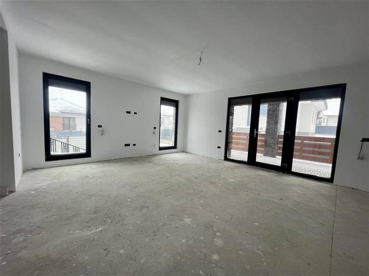 Casă individuală cu 6 camere cu Garaj în Valea Adâncă