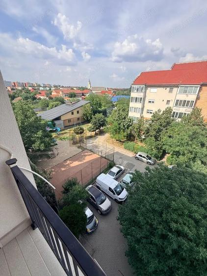 Apartament cu 2 camere semidecomandat, mobilat în Fratelia