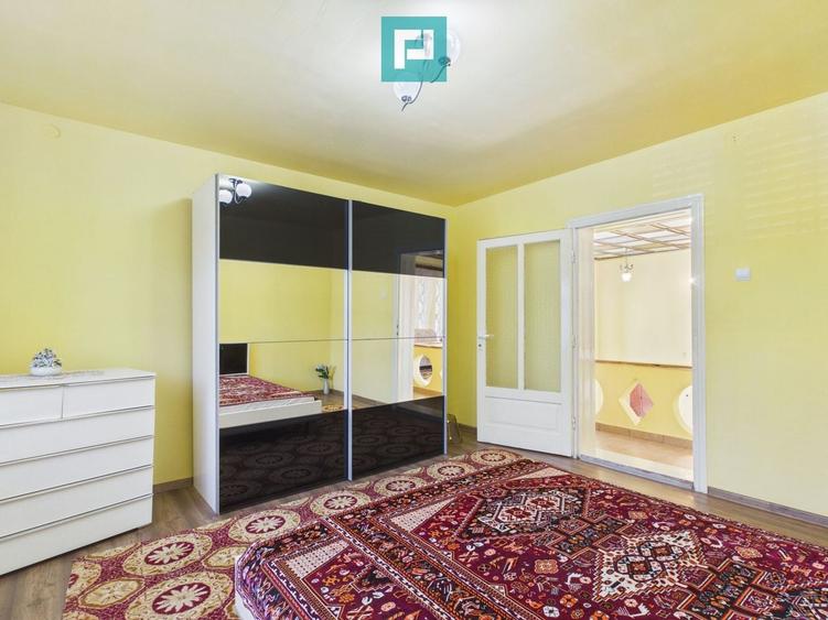 Casă individuală cu 10 camere cu Teren 503 Mp în Central
