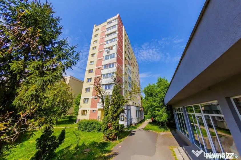 Apartament cu 4 camere decomandat în Central