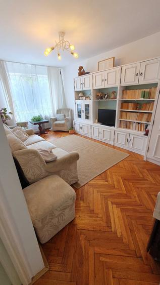 Apartament cu 3 camere decomandat în Decebal