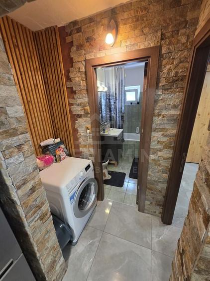 Apartament cu 2 camere semidecomandat, mobilat în Rovine