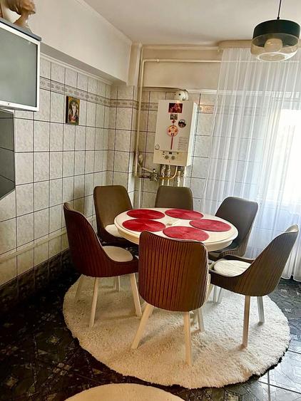 Apartament cu 4 camere decomandat în Burdujeni