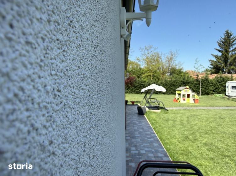 Casă cu 2 camere cu Teren 1540 Mp în Jucu