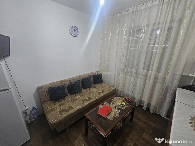 Garsonieră decomandată în Central