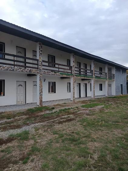 Casă cu 9 camere cu Teren 1300 Mp în Cean