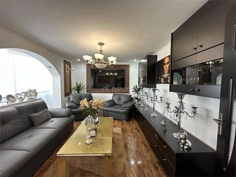 Apartament cu 3 camere decomandat în Moroasa 2