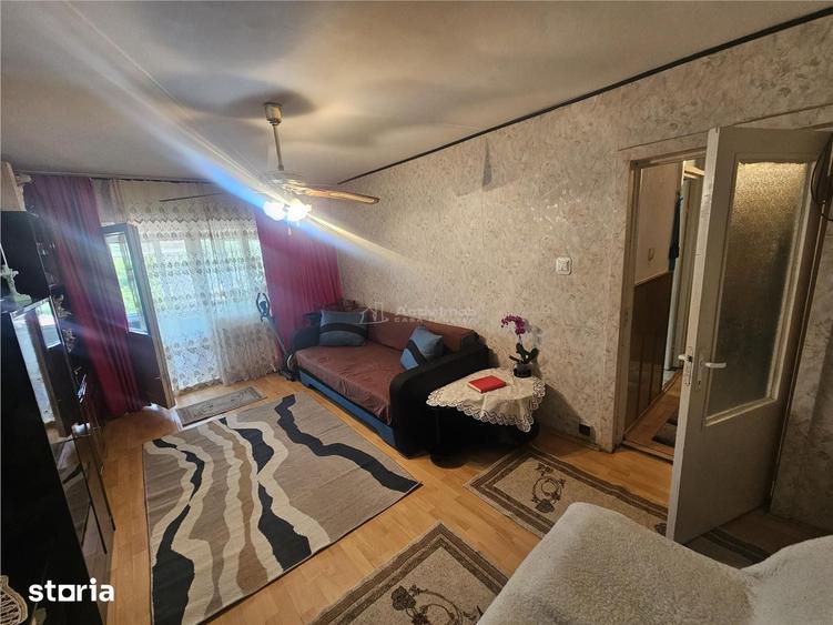 Apartament cu 3 camere decomandat în Central