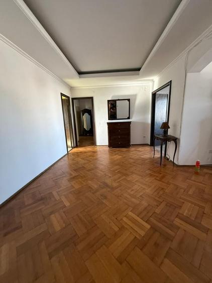 Apartament cu 3 camere decomandat în Batistei