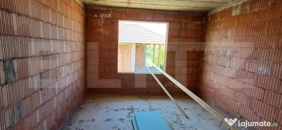 Casă cu 3 camere cu Teren 500 Mp în Central