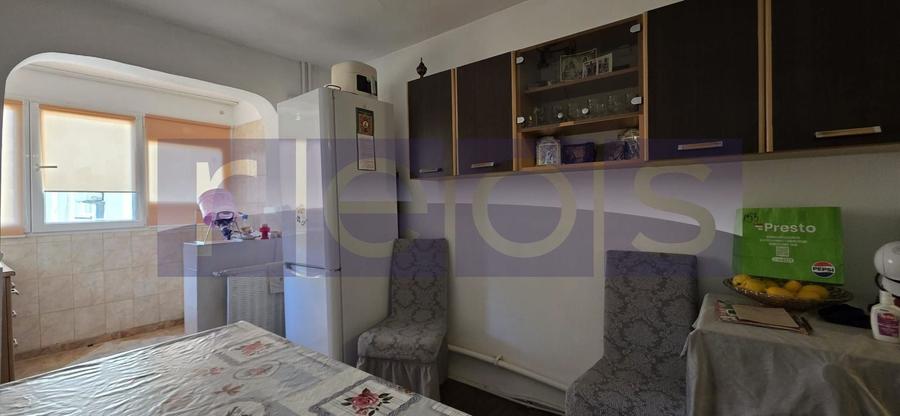 Apartament cu 4 camere semidecomandat, mobilat în Dristor