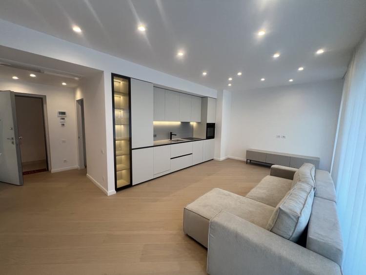 Apartament cu 3 camere semidecomandat, mobilat în Barbu Văcărescu
