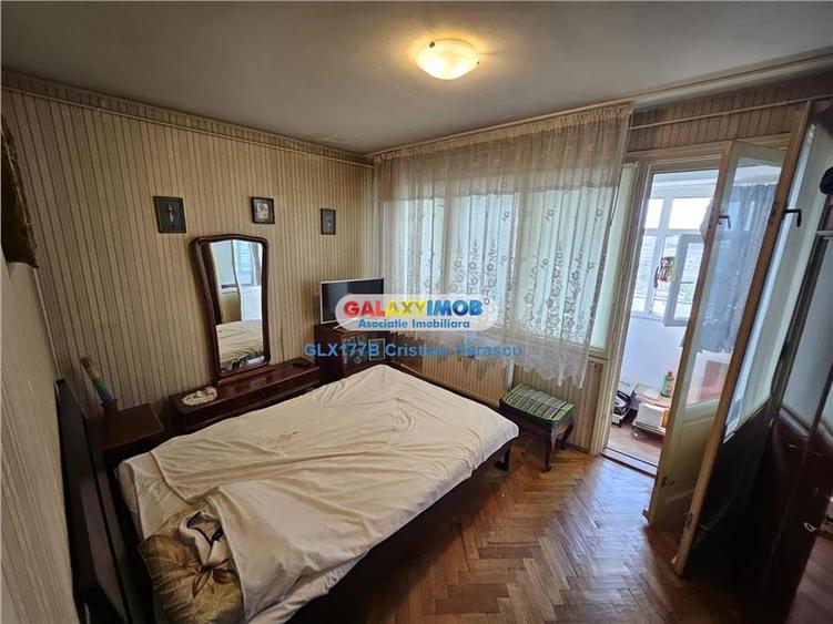 Apartament cu 3 camere semidecomandat, mobilat în Central