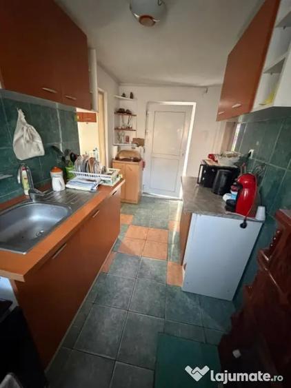 Casă cu 3 camere cu Teren 2330 Mp în Central