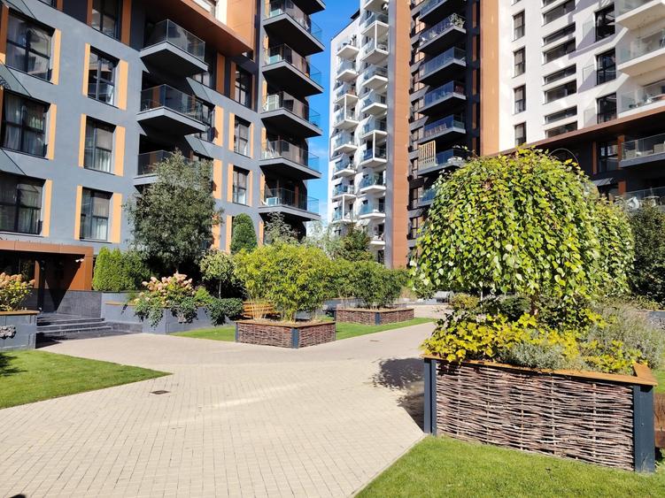 Apartament cu 5 camere decomandat, mobilat în P-ta Presei Libere