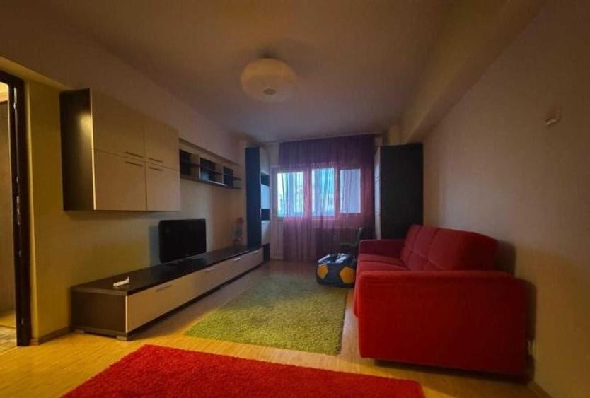Apartament cu 3 camere decomandat, mobilat în Tineretului