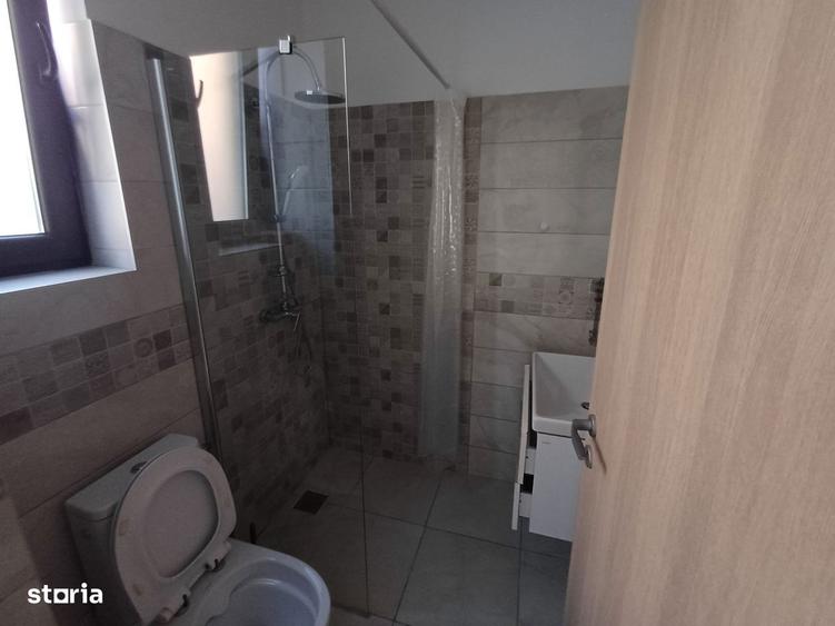 Casă cu 4 camere cu Teren 100 Mp în Valea Adâncă