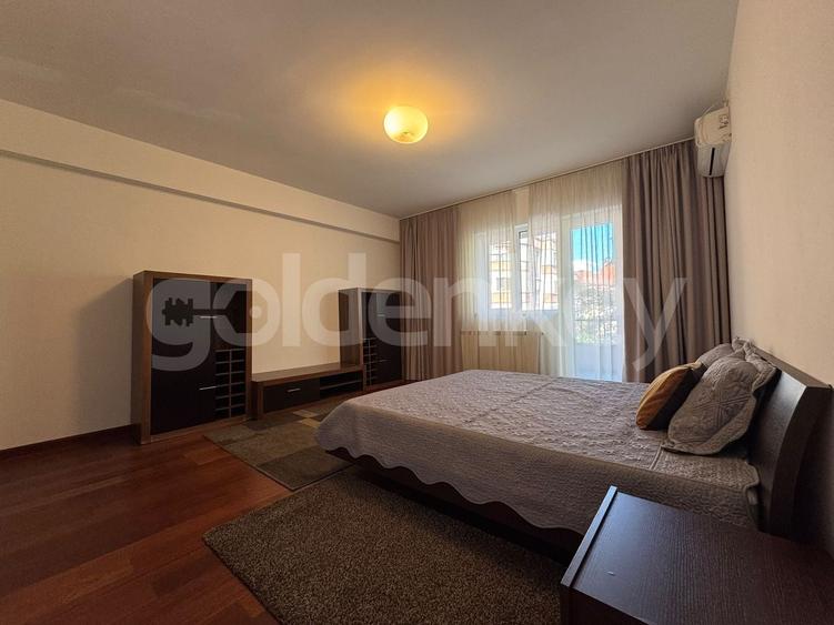 Apartament cu 4 camere decomandat, mobilat în Dacia