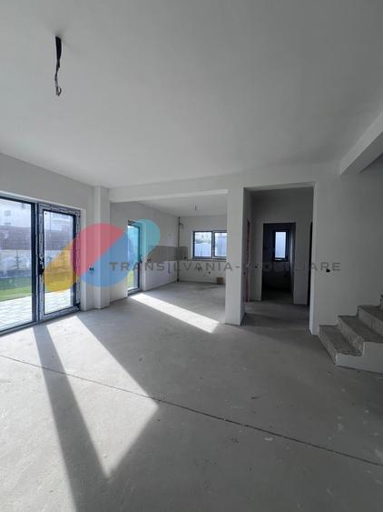 Duplex cu 4 camere cu Canalizare în Dezmir