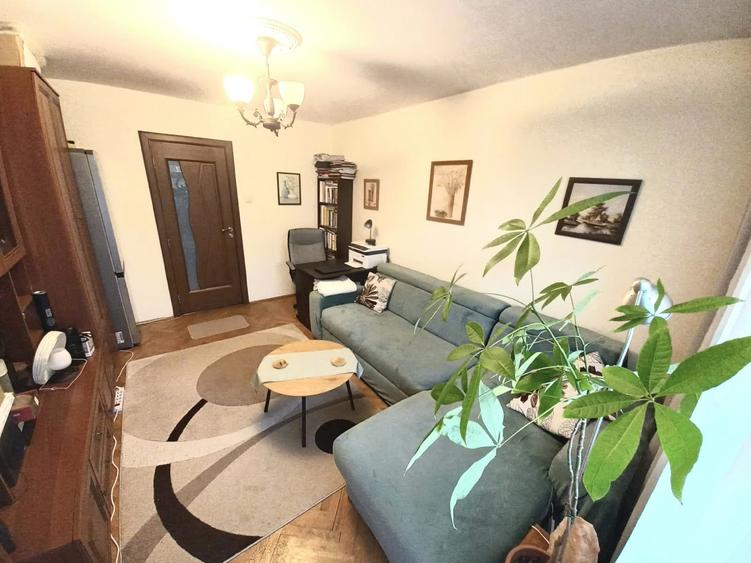 Apartament cu 2 camere decomandat, mobilat în Podul de Piatră