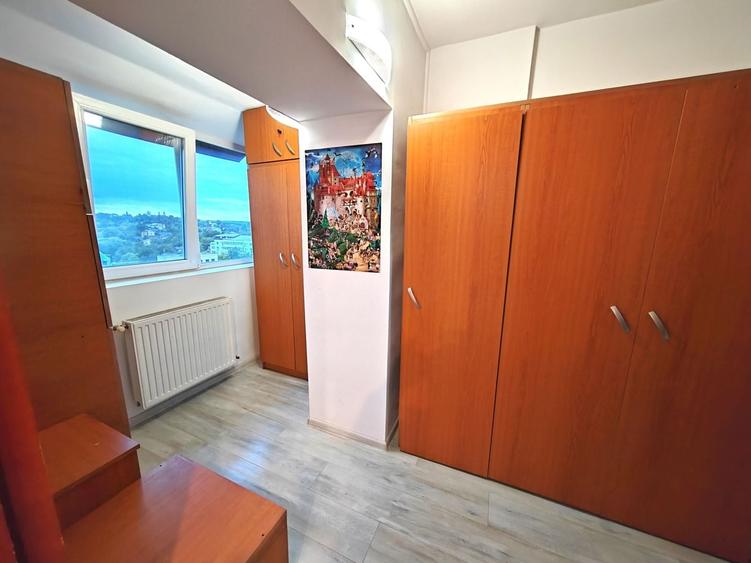 Apartament cu 2 camere decomandat în Nicolina