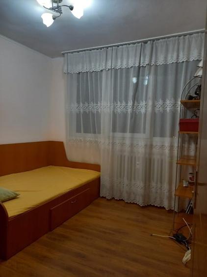 Apartament cu 4 camere semidecomandat, mobilat în Drumul Taberei