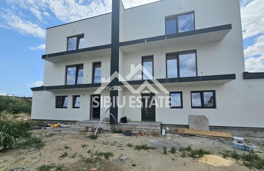 Duplex cu 4 camere cu Canalizare în Exterior Nord