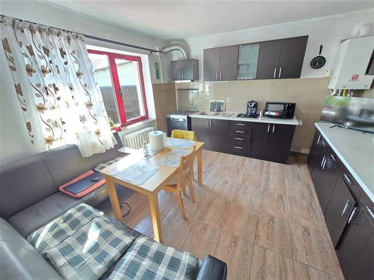 Apartament cu 5 camere decomandat, mobilat în Cug