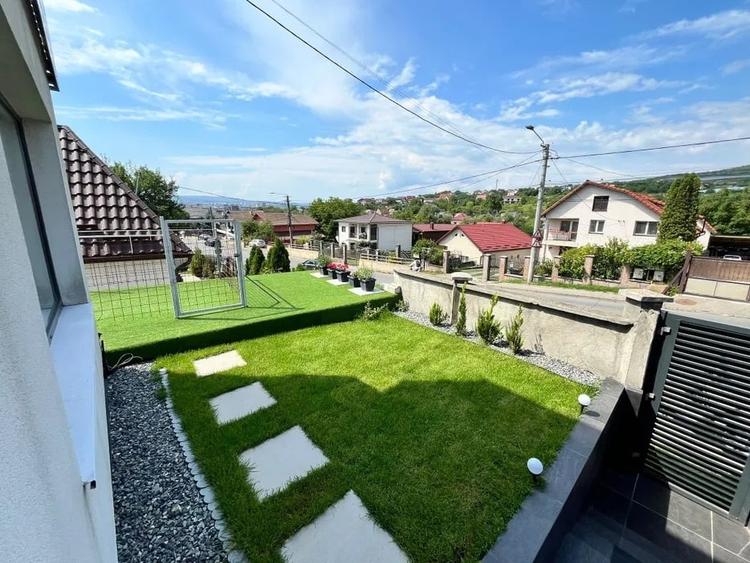 Duplex cu 5 camere cu Canalizare în Iris