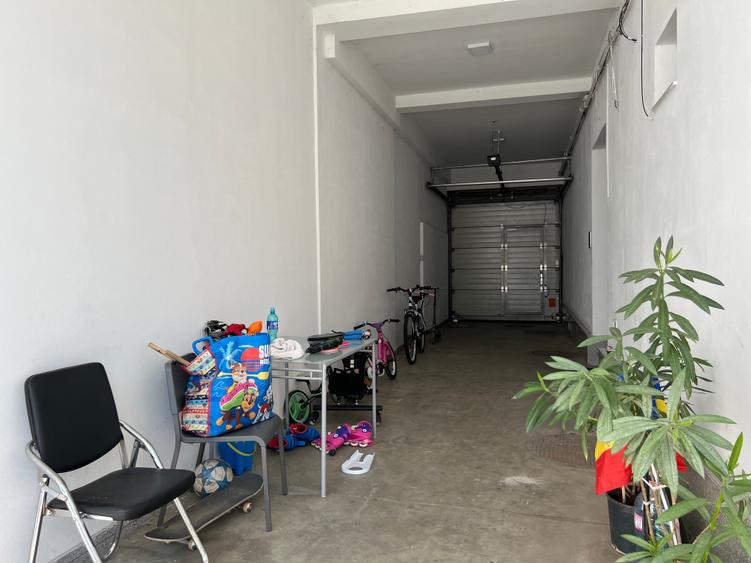 Apartament cu 3 camere semidecomandat în Rahova