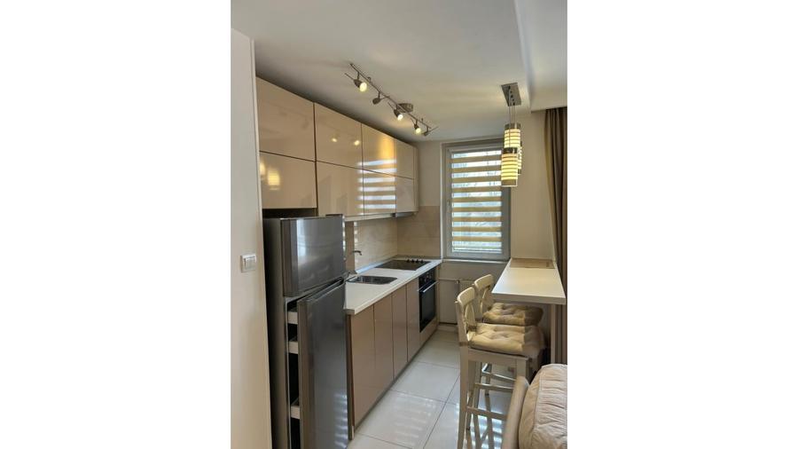 Apartament cu 2 camere semidecomandat, mobilat în P-ța Universității