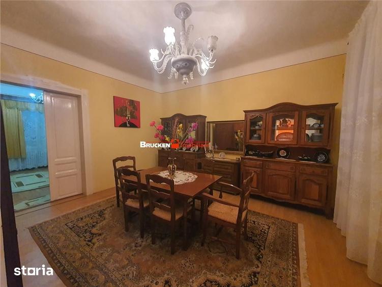Casă cu 6 camere cu Teren 824 Mp în Central