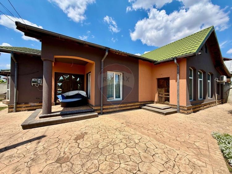Casă individuală cu 4 camere cu Teren 557 Mp în Central