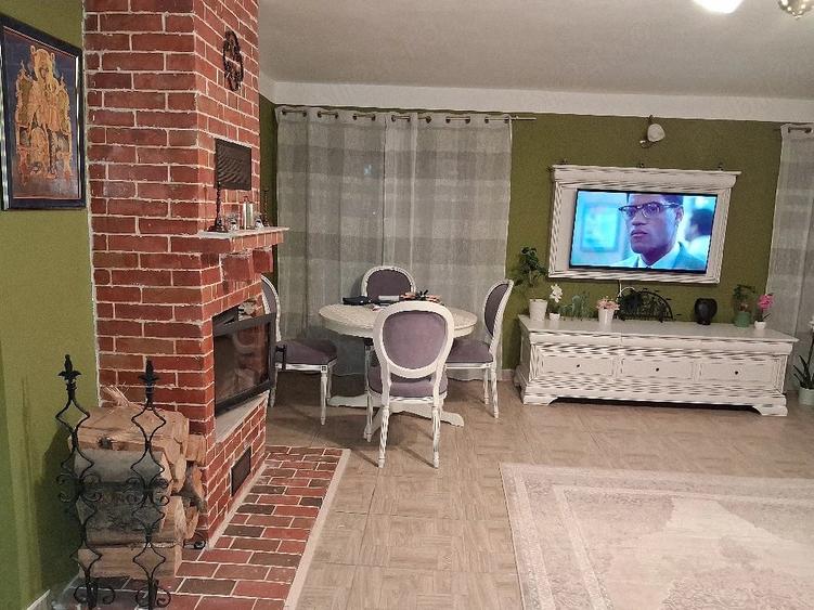 Casă cu Teren 1500 Mp în Preajba