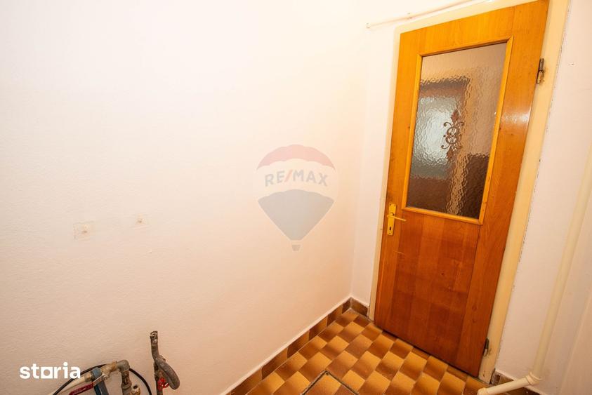 Casă cu 7 camere cu Teren 200 Mp în Central