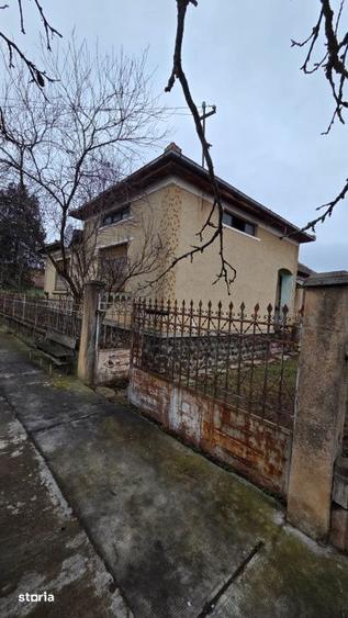 Casă cu 3 camere cu Teren 2500 Mp în Vetiș