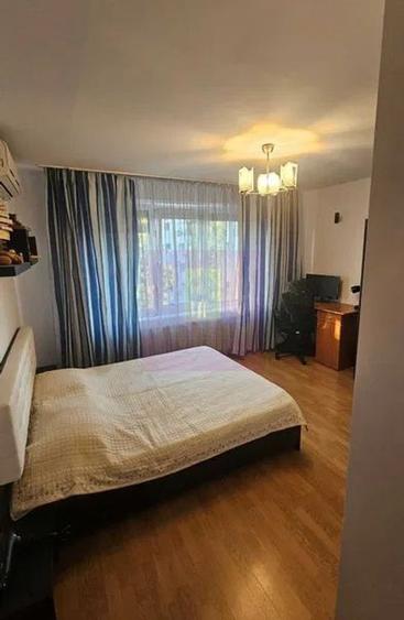 Apartament cu 4 camere decomandat în Dristor