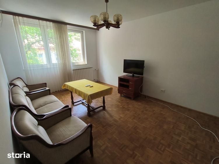 Apartament cu 3 camere decomandat în Floreasca