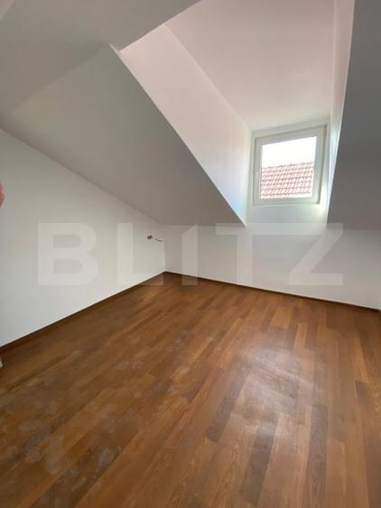 Apartament cu 5 camere decomandat, mobilat în Decebal