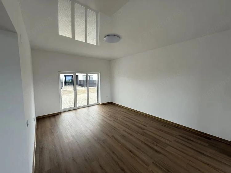 Casă cu 4 camere cu Teren 333 Mp în Tărlungeni