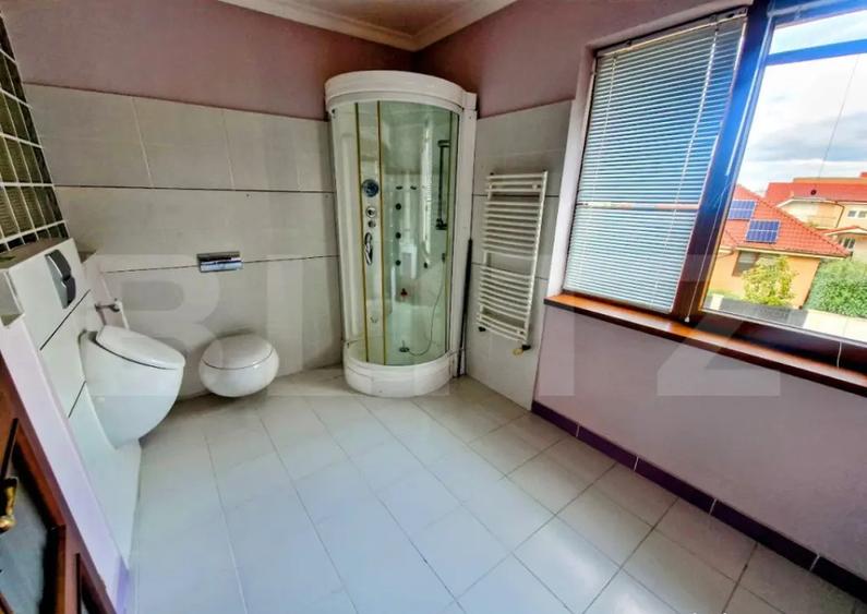 Casă cu 5 camere cu Teren 1223 Mp în Central