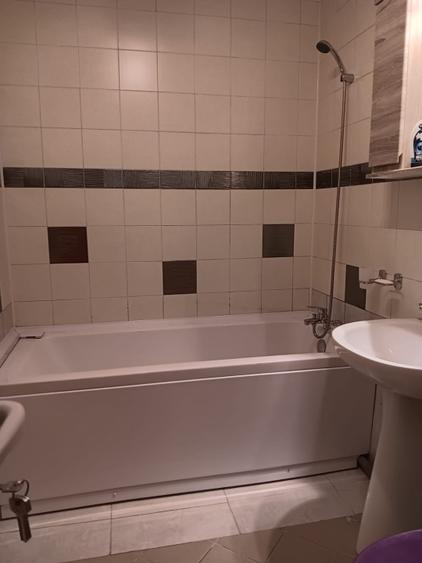 Apartament cu 3 camere decomandat, mobilat în Frumoasa