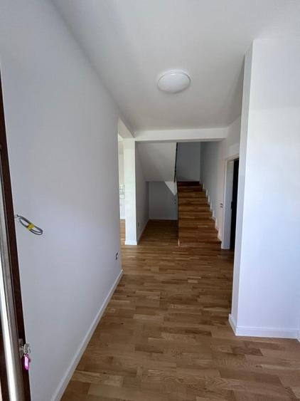 Duplex cu 4 camere cu Canalizare în Florești